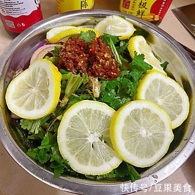 因为这道酸酸辣辣的凉拌花甲,从此爱上了做饭