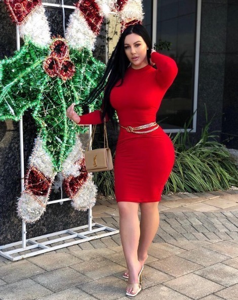 模特|她是132斤的大码模特，妖艳身材，让无数男人拜倒在她的包臀裙下