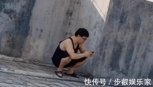 宝妈|奶爸带娃在天台“佛系”晒太阳火了,所谓父爱如山,一动不动