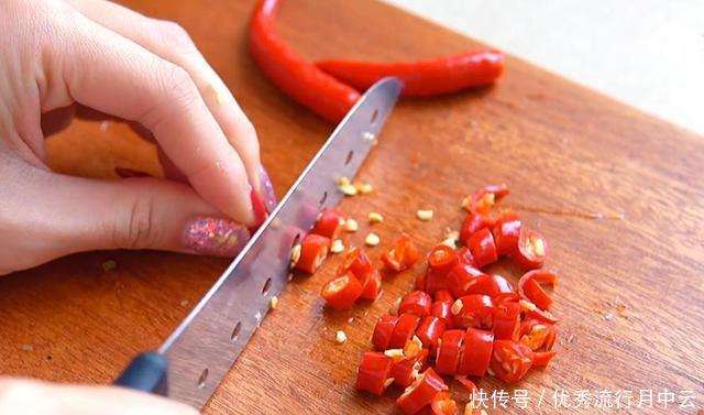 不到|白菜这样做,有菜有蛋有豆腐,出锅汤汁儿都不剩!成本不到10块钱
