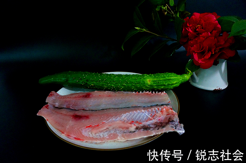 蒜苗叶|在家做香辣砂锅鱼,鲜香四溢,美味可口