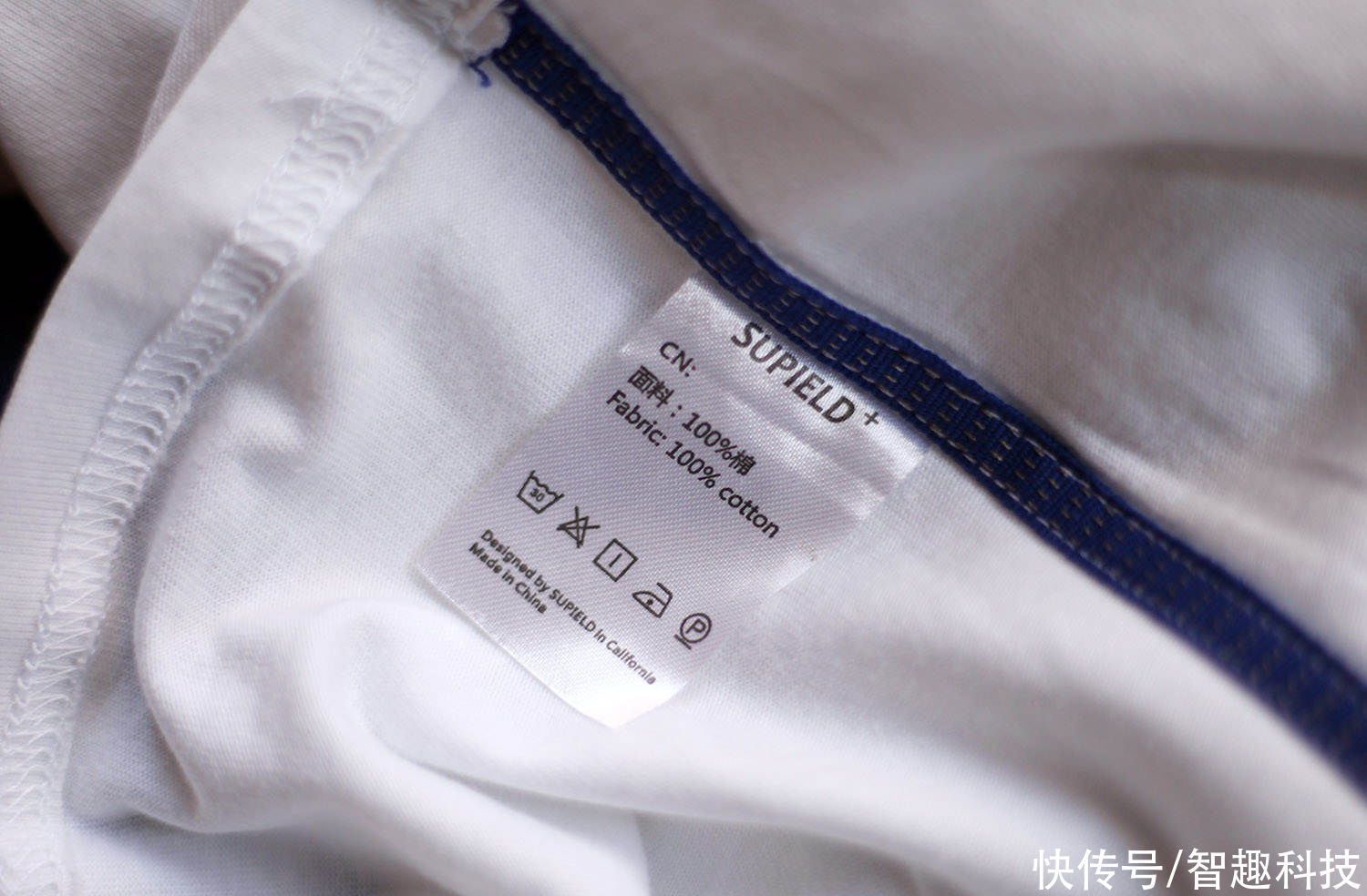 衣服|倒咖啡倒酱油测试白T恤，真的不会脏