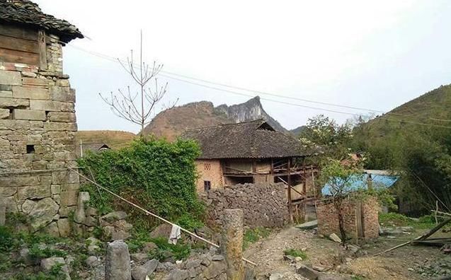  烟灰缸|收藏家看上老农的“烟灰缸”，用两包烟交换，后来拍卖出180万