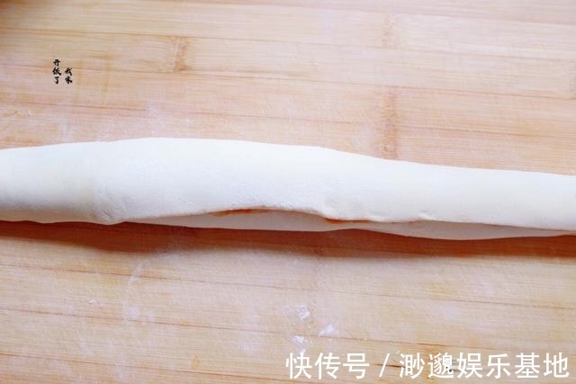 芝麻酱|酥到掉渣的烧饼,平底锅就能做,每次一斤面,咸香酥脆,出锅必光