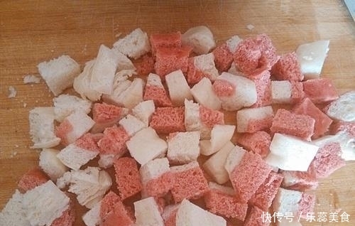 吃法|剩馒头又有新吃法,简单2步易操作,上桌2分钟被抢光,比肉还香