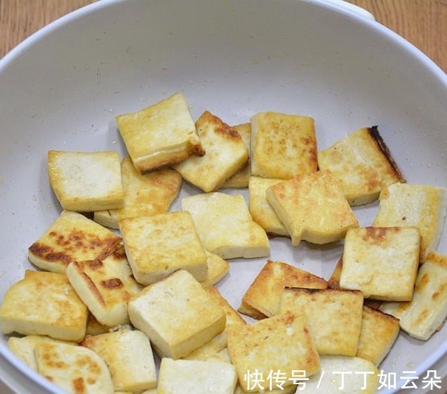 白菜豆腐煎蛋汤！