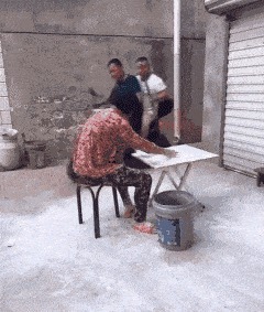 |搞笑趣图段子:美女想按摩可以找我,我可是专业的