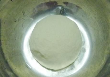 正确做法|烙饼时,开水烫面还是加鸡蛋?早餐摊主:都不对,教你正确做法