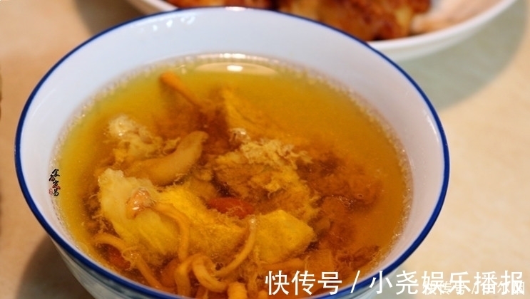饭菜|周四做了此桌饭菜,顺手拍图发到家族群里,亲戚们纷纷点评