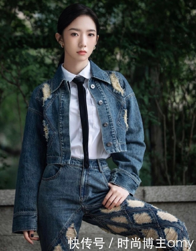 毒汁|孟美岐的腿是什么水平?把毒汁裤穿出褶皱感,这身材谁不羡慕