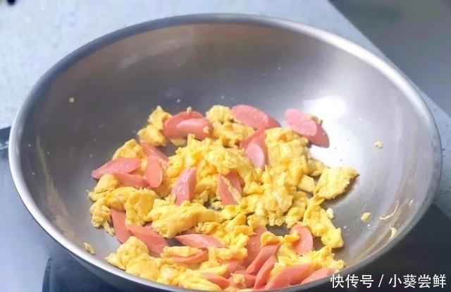 家常炒方便面，味道果然不一样，比用开水泡有营养多了