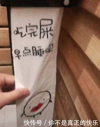 视奸|美术生上厕所,当他拉出卷纸时感觉被视奸了,网友:瞬间没了屎意