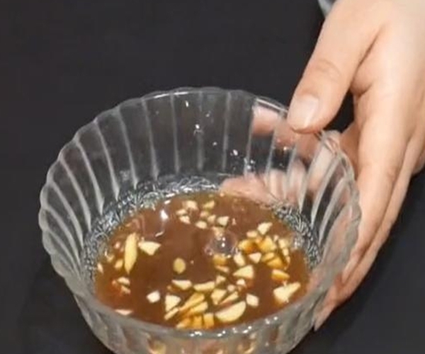 蚊子|夏天蚊子多不用怕,农村老奶奶教你两个驱蚊妙招,比点蚊香还管用