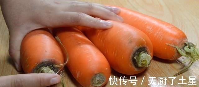 胡萝卜“这4种”别买了,菜贩子自己从来不吃,给500元也不要!