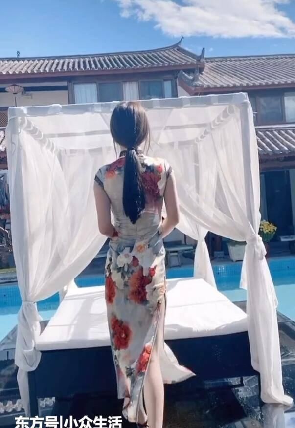 绽放|街拍背影好看的旗袍辣妈,绽放成熟女人知性