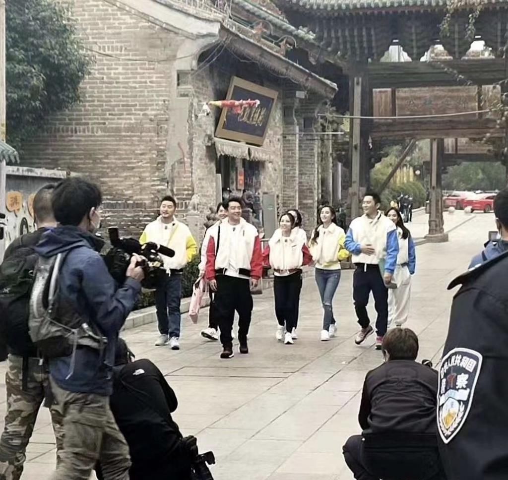  老婆|郑恺当爸后录跑男，被大家起哄难掩喜悦，对老婆四字称呼超甜