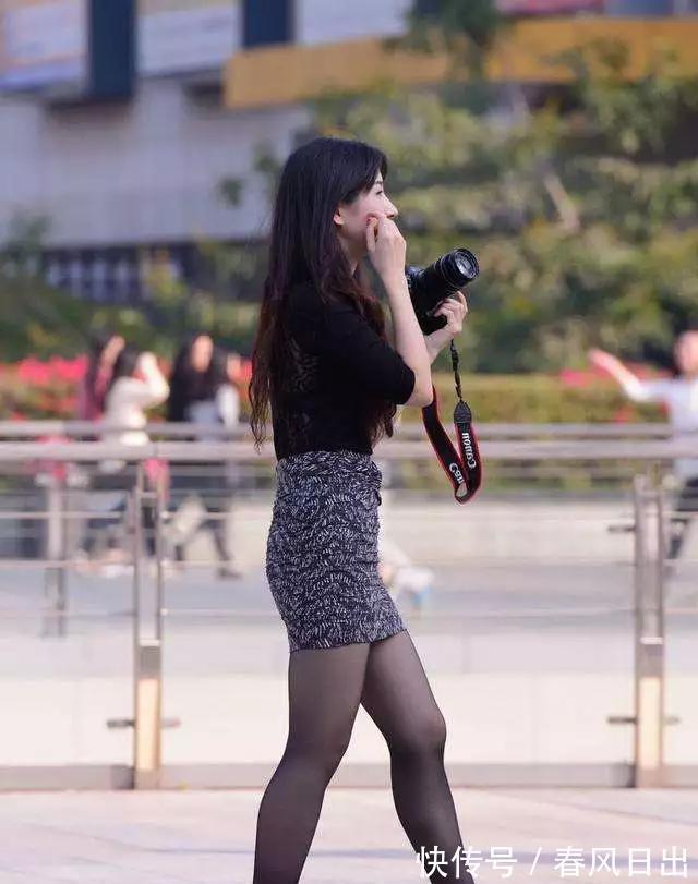 包臀裙|美女脚上一双尖头白色高跟鞋,增添她的清新气质,显得十分的时尚