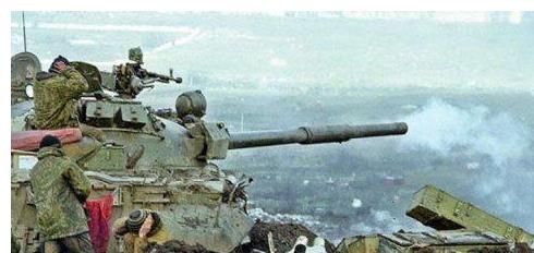 精锐部队|俄军历史上最大惨败：精锐部队被杂牌武装全歼，王牌坦克不堪一击