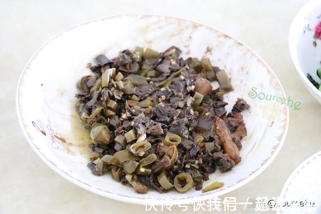 香菇|第一次回老公家过年,不串门不拜年,天天吃剩菜,亲妈劝我回家