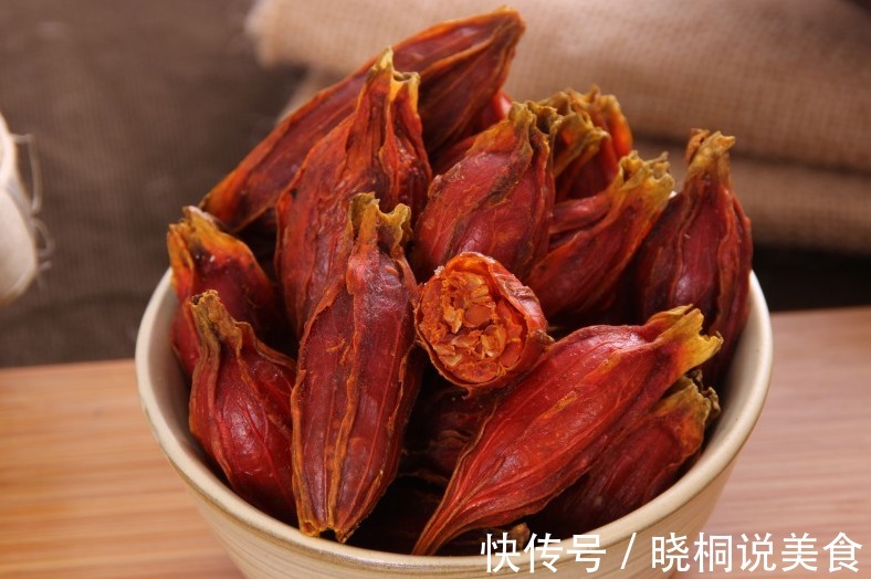 在家做道盐焗鸡翅,金黄诱人,皮滑肉嫩,有电饭锅就行,教您做法