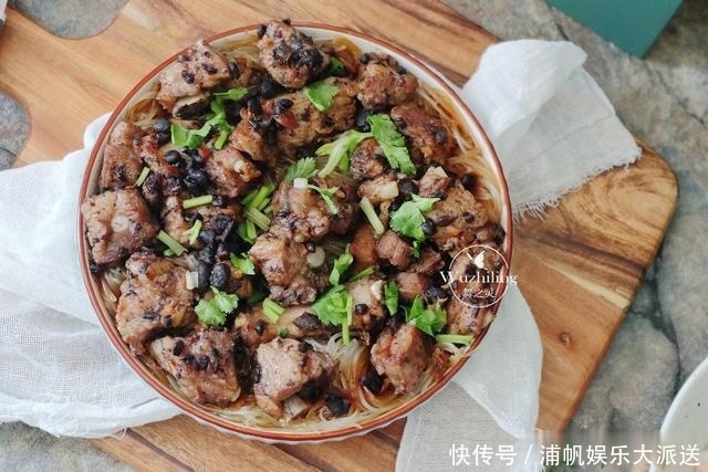 粉丝|排骨别再红烧了,加一把粉丝,简单一蒸,全家都爱吃