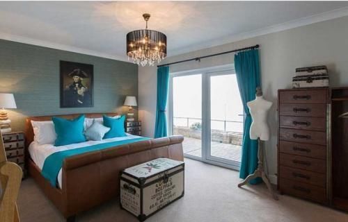 此岛曾是军事基地，后被人买来躲债，现成为全球最奢华的酒店之一