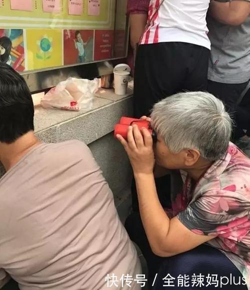 辣妈|老师最反感的4种“接娃”方式,多数家长天天做,快看你占了几条