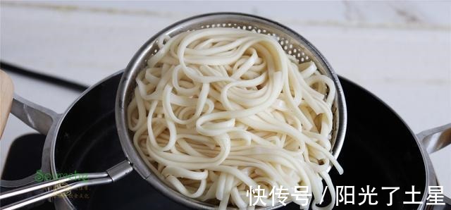 懒人早餐的做法，8分钟就出锅，鲜香美味，连挑食的孩子都抢着吃！