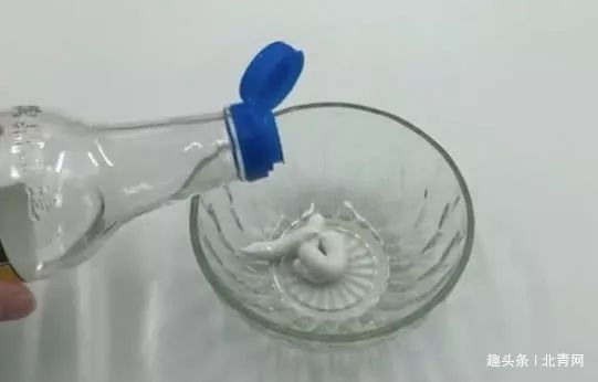 教你不用一滴水，再脏的白鞋边，两三下擦得跟新的一样，干净省力