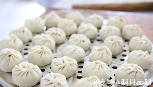 只用发酵粉发面，一看就是外行大厨教你这样做，15分钟就搞定