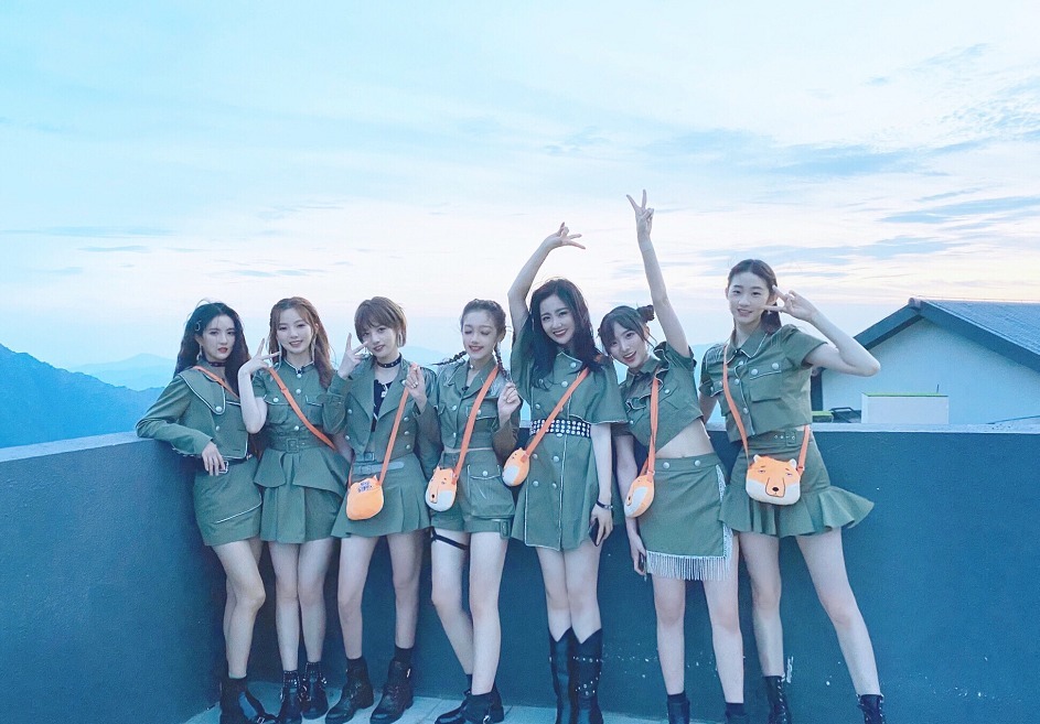  成龙|99晚会搭档黄渤，双十一开幕式合作成龙，硬糖少女下次合作谁？