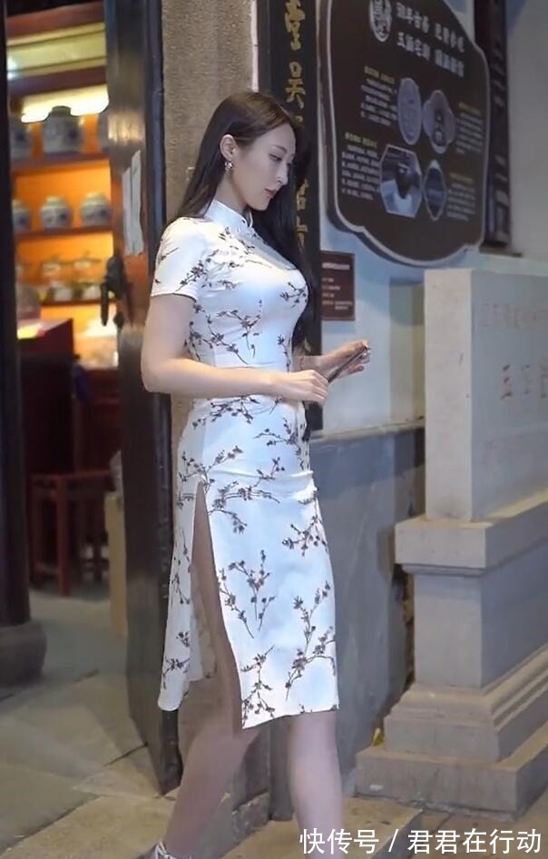 旗袍 旗袍穿出高级感,这姐姐流露出一种独具东方韵!