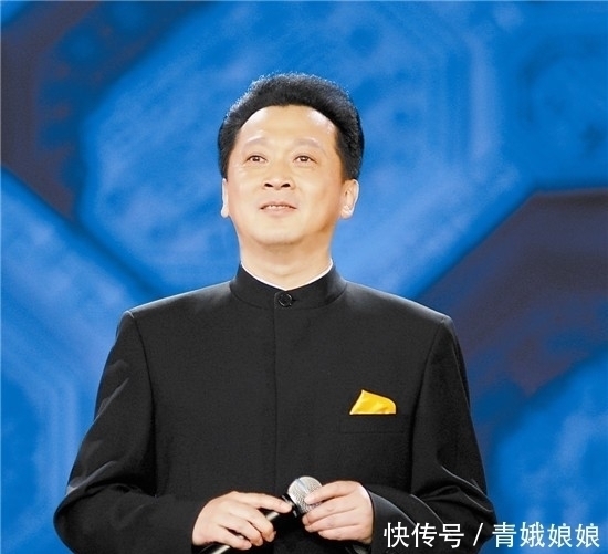 书法&郁钧剑歌唱得好,书法也有两下子,堪称歌唱界里的书法大师