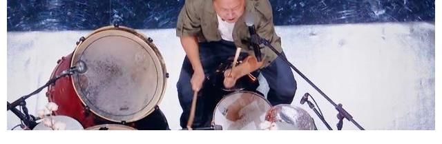 《点赞！达人秀》首播，新疆大叔自制架子鼓向爱妻表白引评委落泪