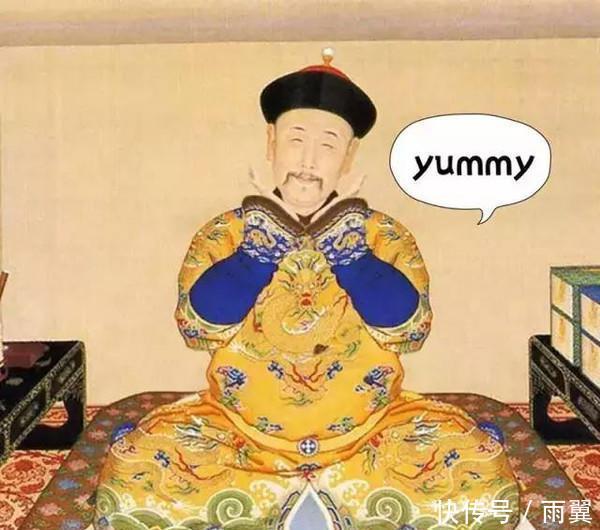 古代|他是乾隆七世孙，穿龙袍过着古代皇帝的生活，还留有皇帝扳指！