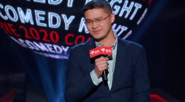 B站罗翔频频上综艺，身为法学教授，是否有点不合适？