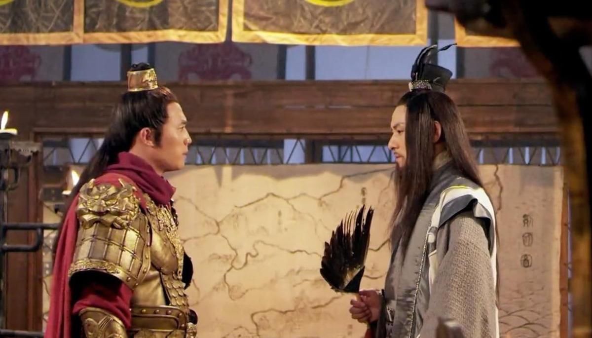 徐茂公|李世民给徐茂公披上龙袍，众臣羡慕，徐茂公却大惊：要想法保命了