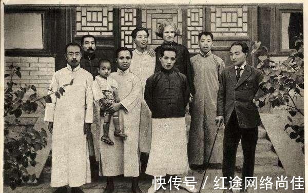 糕点@鲁迅的小脚妻子徒步80里,只为给他买糕点,却只得到一个字