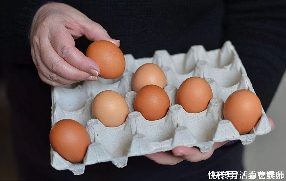 张文宏教授说：多喝2种水，多吃鸡蛋，多睡觉，网友留言：接地气