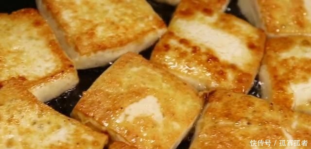 手感发黏|买豆腐时,碰到2种豆腐白送也别要,商贩我们家从来不吃