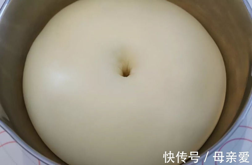 肚脐眼|肚脐眼里的“泥”到底是什么,抠了肚子会漏气?听听医生咋说