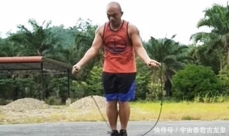 体重|1944斤大叔跳绳减肥，每天跳绳30分钟，8周后看他体重和身材变化