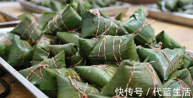 包粽子,从不用水煮粽叶,1个小技巧粽子软糯清香更入味
