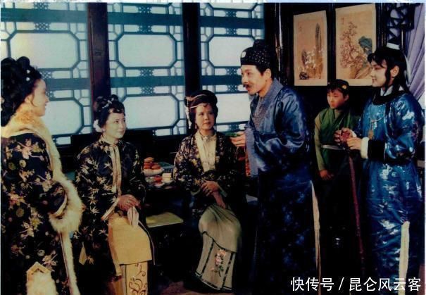 贾璜#秦可卿卧病期间,为何每天换四五遍衣裳?曹雪芹:重点不在换衣裳