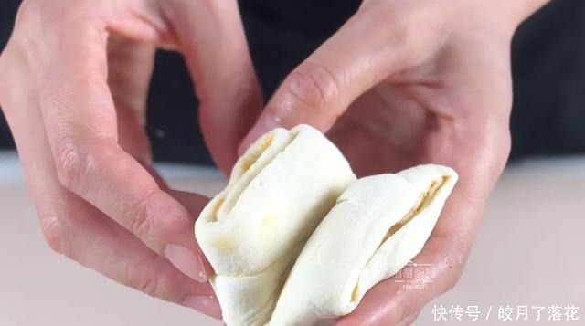 这个烧饼我都不敢经常做,不用发面、不用醒面,锅里烙一烙,连吃三个不过瘾!