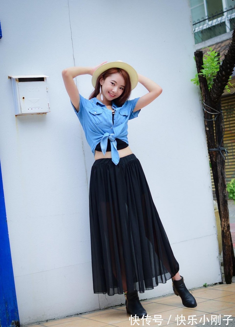 罩衣|非常好看的半身裙，加上打结的短袖，小姐姐很漂亮