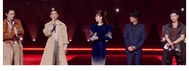 情商|李克勤问陈小春 应采儿蔡少芬成团夜助阵《哥哥》 陈小春回应显情商