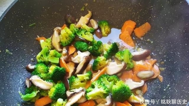 这道菜健康美味又美容!一学就会!