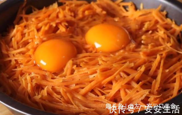 红薯加2个鸡蛋,教你新吃法,简单营养又解馋,孩子隔三差五想吃