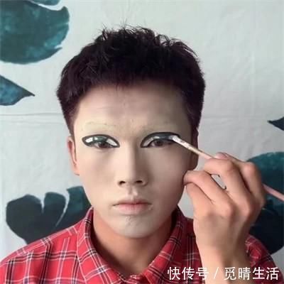 男神|美妆博主仿妆“我爱罗”,开始不要侮辱我的男神,看到最后超越原版